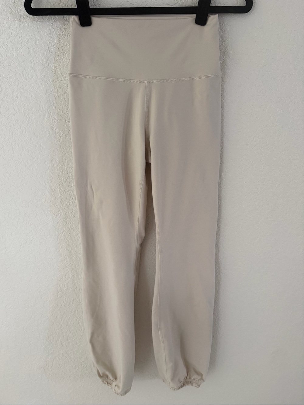 OFFLINE by Aerie Hugger High Waisted Jogger Leggings Cream Small Excellent